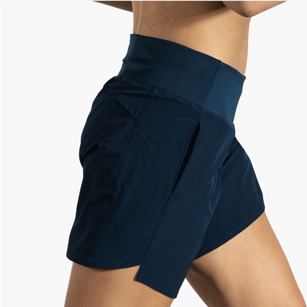 Brooks Chaser 7” Shorts Womens Size XL Run Happy Lined Active. Navy.